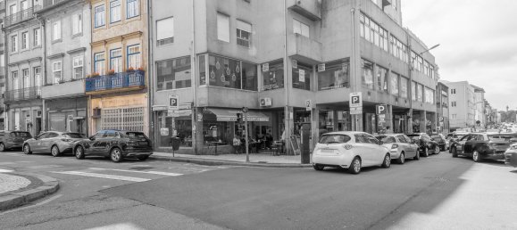 227m² Building in Porto, Portugal No. 120087 4