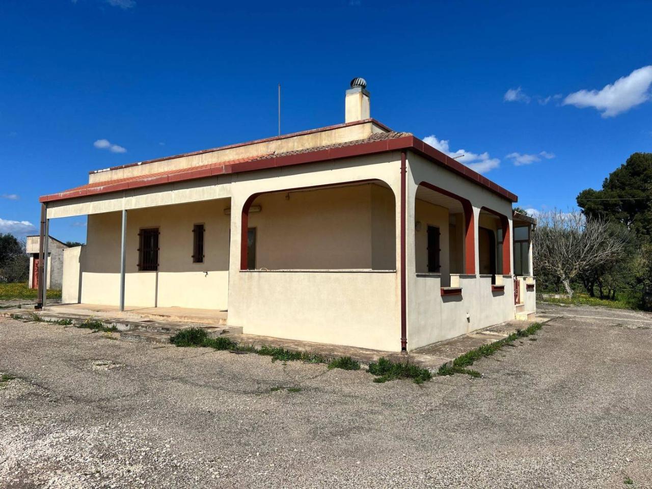 3 rooms Villa in Gioia del Colle, Italy No. 137976