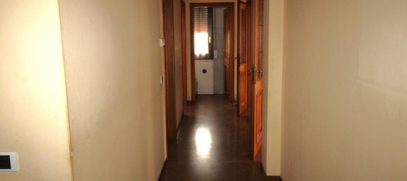 3 rooms Apartment in Terranuova Bracciolini, Italy No. 230728 4