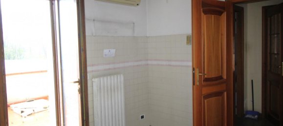 3 rooms Apartment in Terranuova Bracciolini, Italy No. 230728 6
