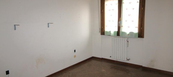 3 rooms Apartment in Terranuova Bracciolini, Italy No. 230728 19