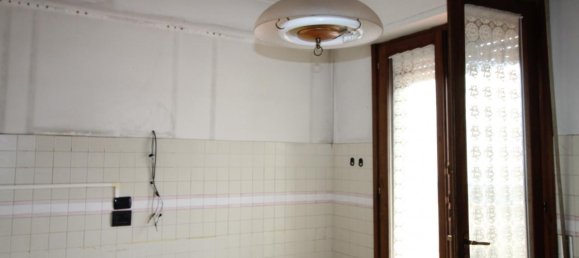 3 rooms Apartment in Terranuova Bracciolini, Italy No. 230728 8