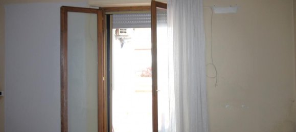 3 rooms Apartment in Terranuova Bracciolini, Italy No. 230728 2