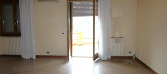 3 rooms Apartment in Terranuova Bracciolini, Italy No. 230728 23