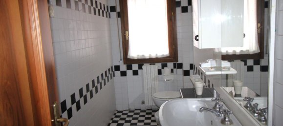 3 rooms Apartment in Terranuova Bracciolini, Italy No. 230728 17