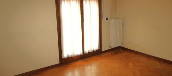 3 rooms Apartment in Terranuova Bracciolini, Italy No. 230728 27