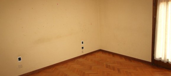 3 rooms Apartment in Terranuova Bracciolini, Italy No. 230728 7