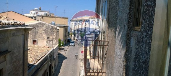 3 bedrooms House in Chiaramonte Gulfi, Italy No. 355423 2