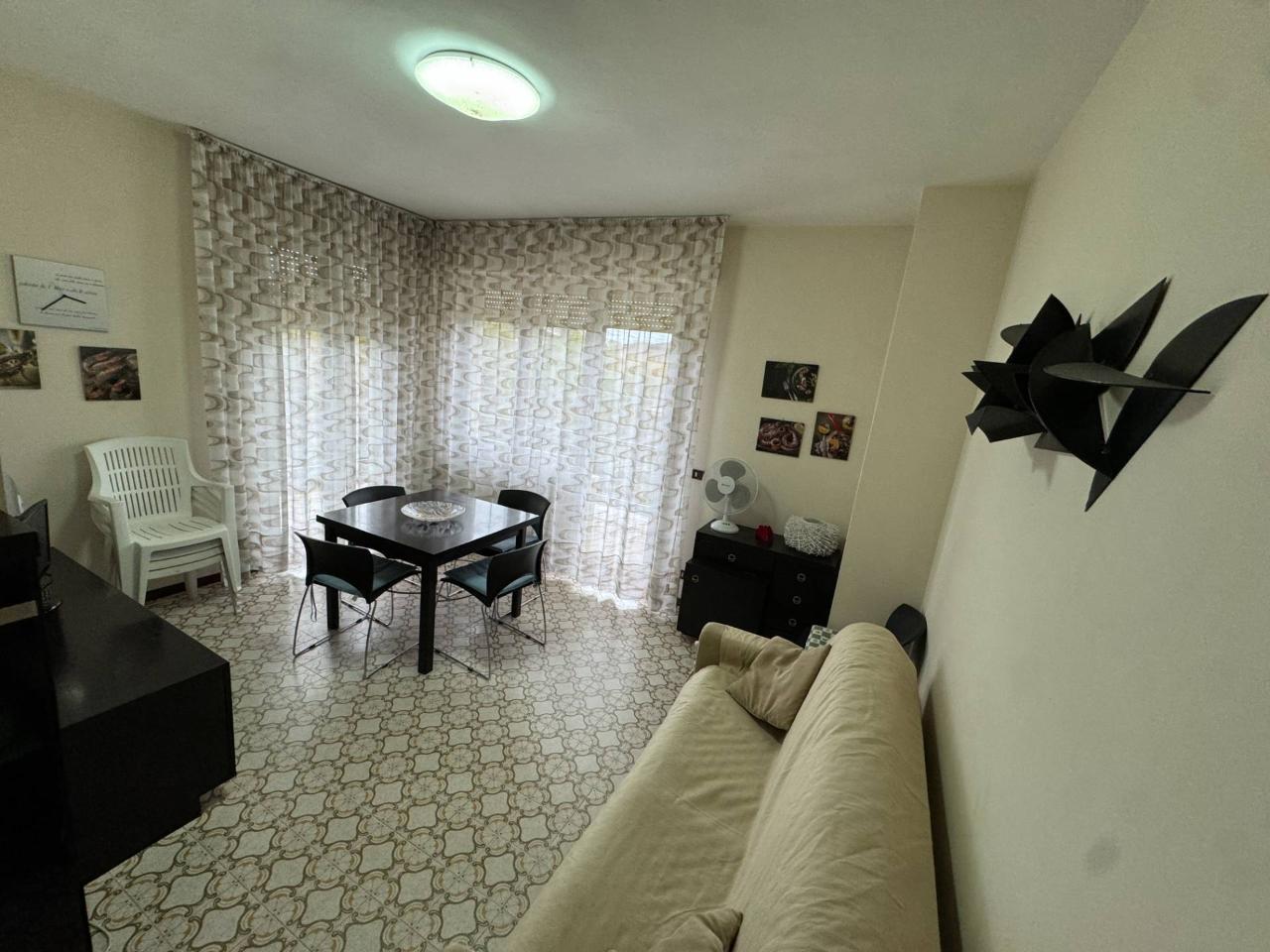 3-salle Appartement à Fermo, Italy No. 15556