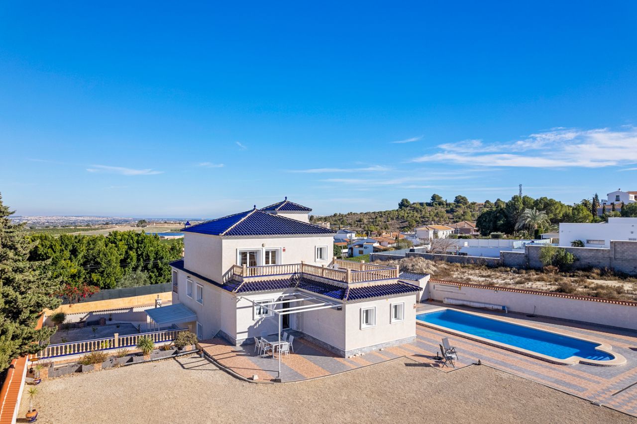 4 bedrooms Villa in Almoradi, Spain No. 10870