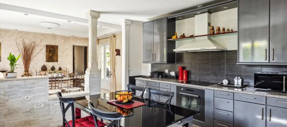 3 bedrooms Villa in Aups, France No. 1421 5