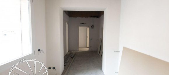 3 rooms Apartment in Vaiano, Italy No. 22298 7