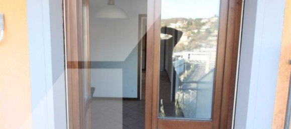 2 Schlafzimmer Wohnung in San Fermo della Battaglia, Italy, Nr. 230189 30