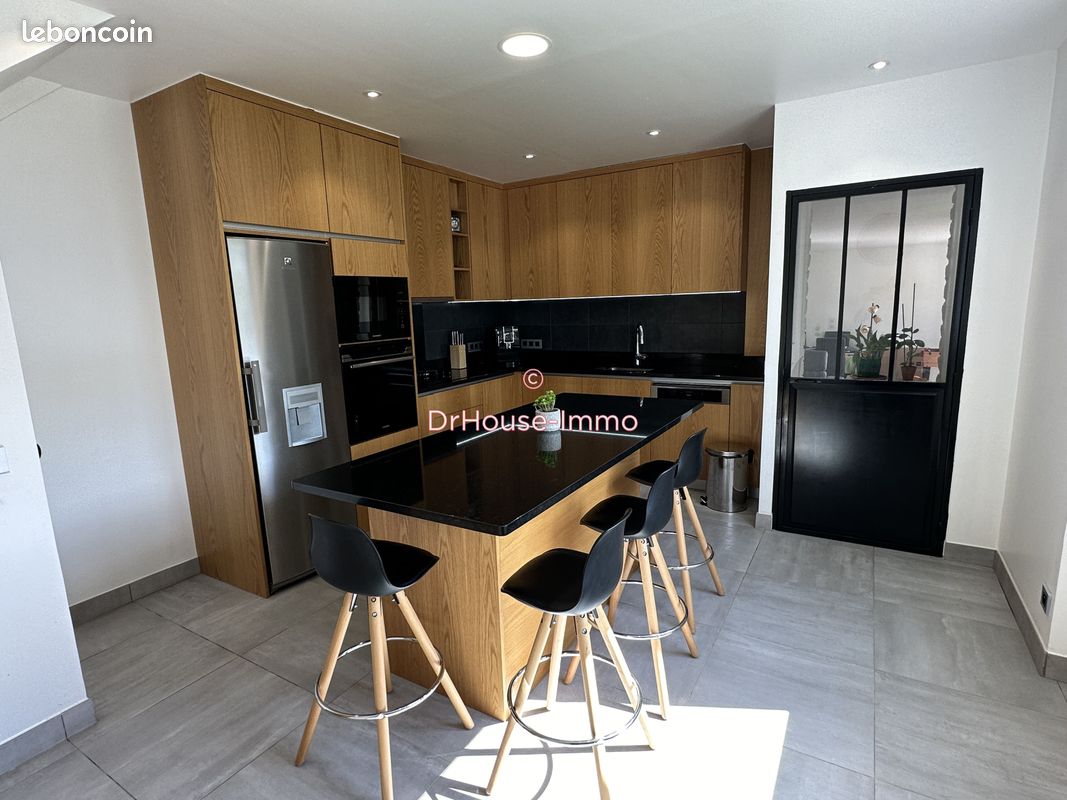 Casa de 3 dormitorios en Mantes-la-Ville, France No. 179667