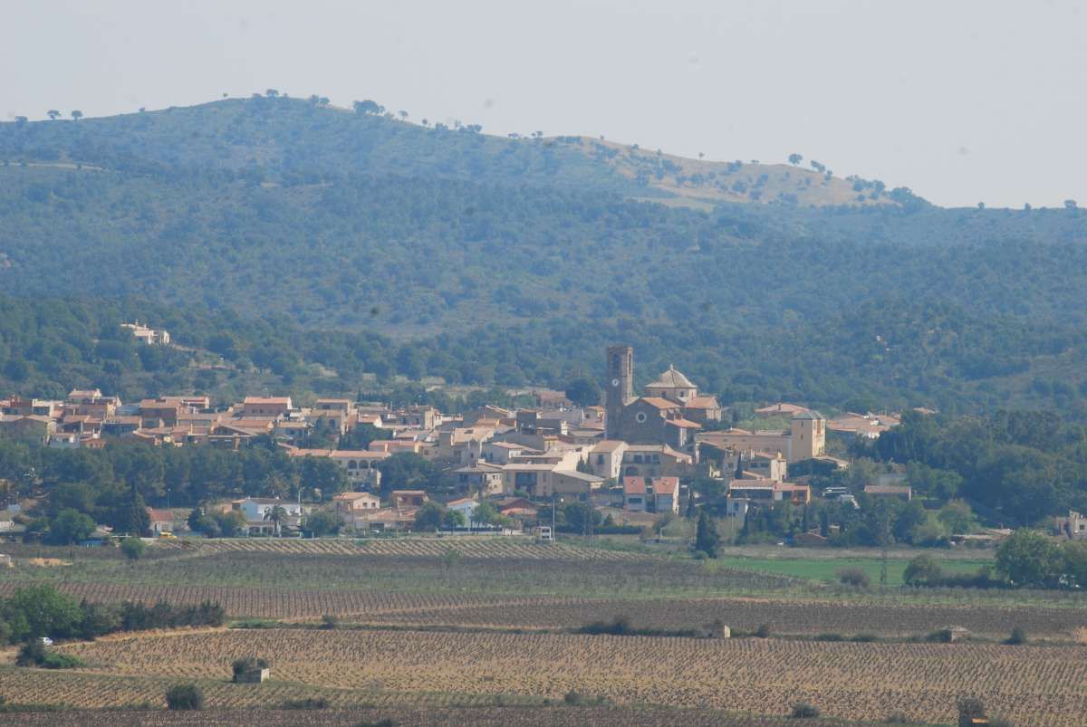  قطعة أرض في Garriguella, Spain 400متر مربع رقم 73554