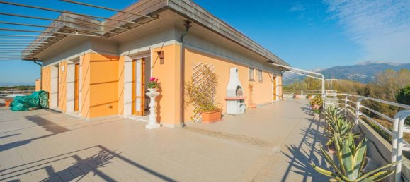 Penthouse T3 em Massa, Italy N.º 141521 5