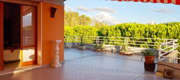 Penthouse T3 em Massa, Italy N.º 141521 2