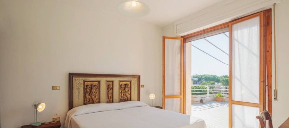 Penthouse T3 em Massa, Italy N.º 141521 11