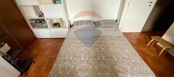 Studio in Milan, Italy No. 327937 5