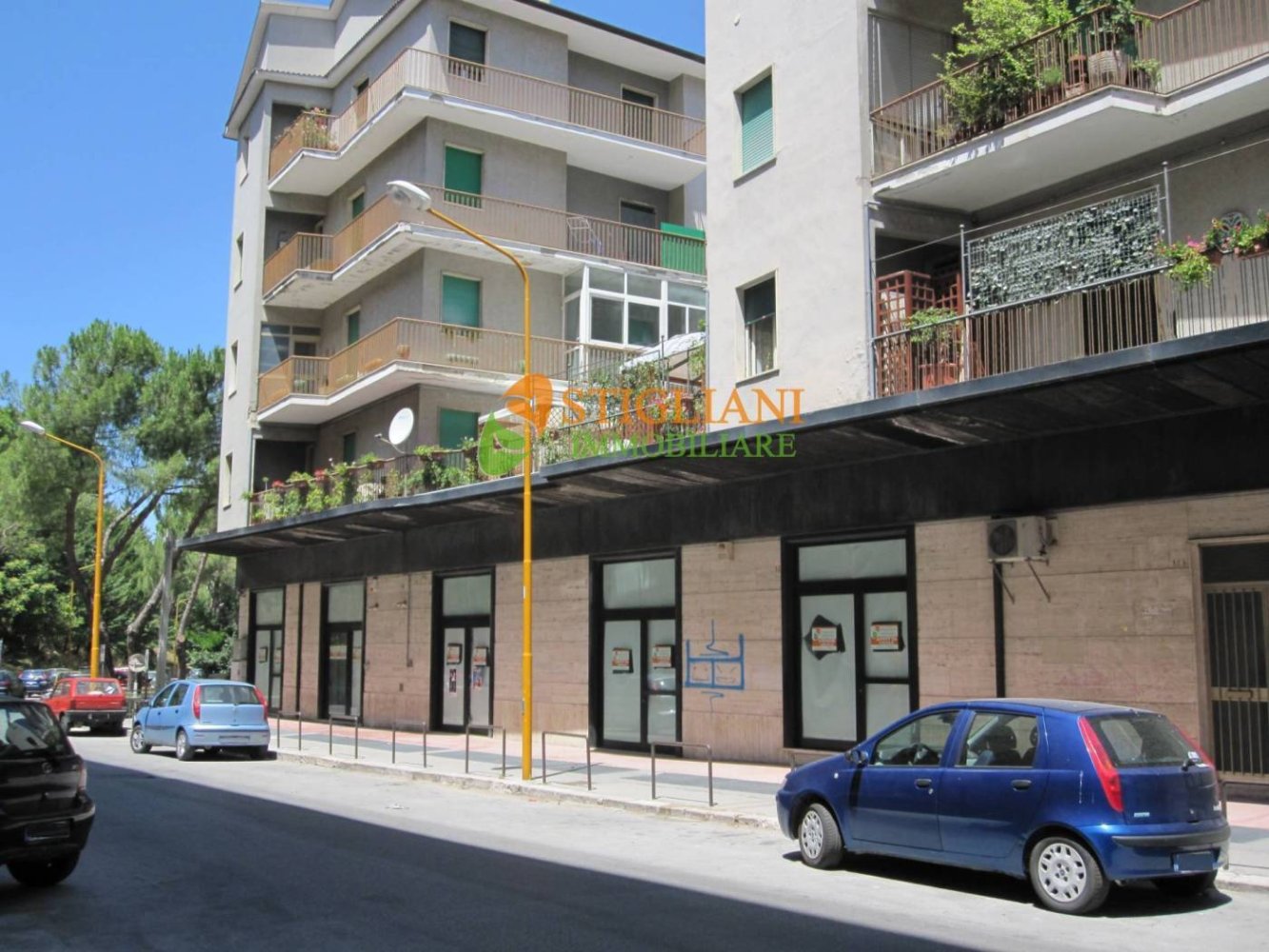 Propiedad comercial de 5 habitaciónes en Campobasso, Italy No. 160709