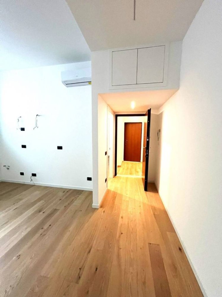 1 bedroom Apartment in Milan, Italy No. 269514