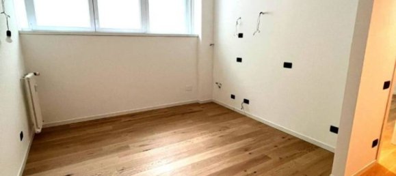 1 bedroom Apartment in Milan, Italy No. 269514 3