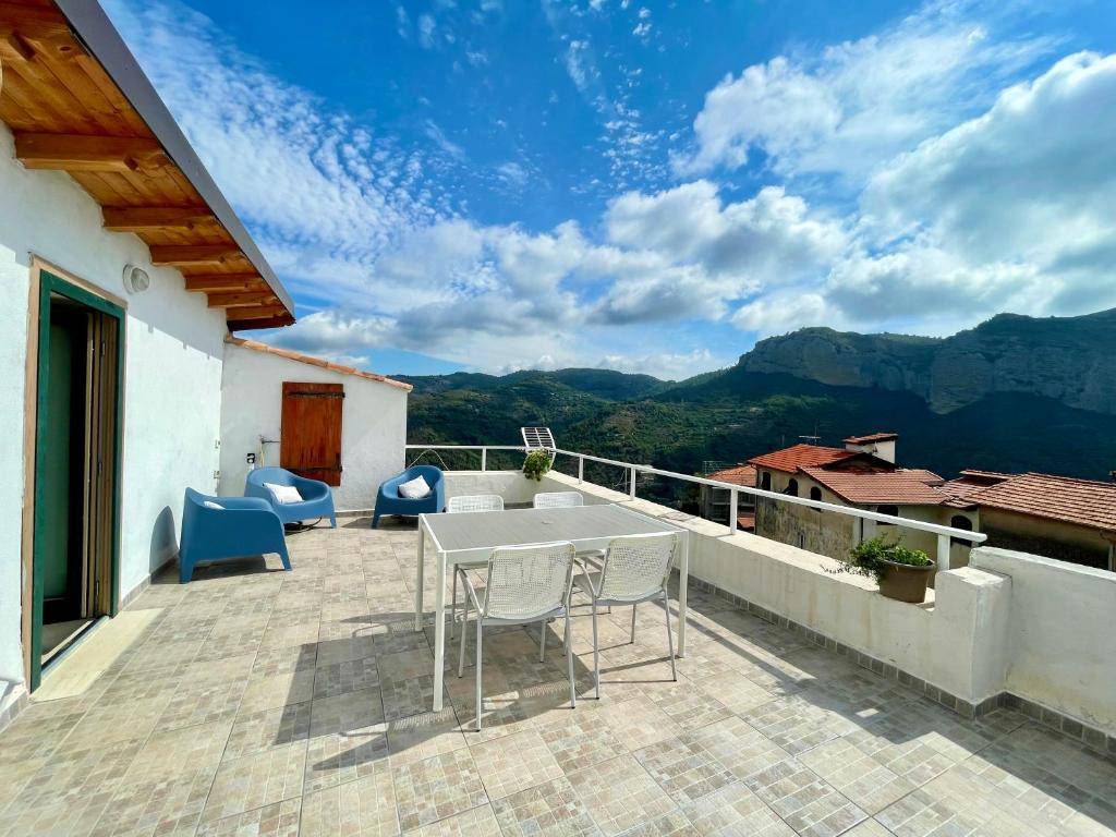 2-salle Appartement à Ventimiglia, Italy No. 101423