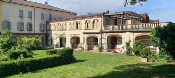 10غرفة فيلا في Illasi, Italy رقم 126565 3