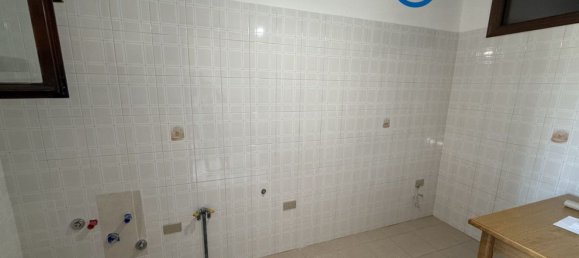 3-salle Appartement à Adria, Italy No. 300305 9