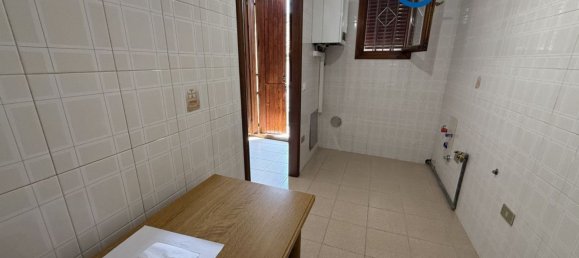 3-salle Appartement à Adria, Italy No. 300305 10