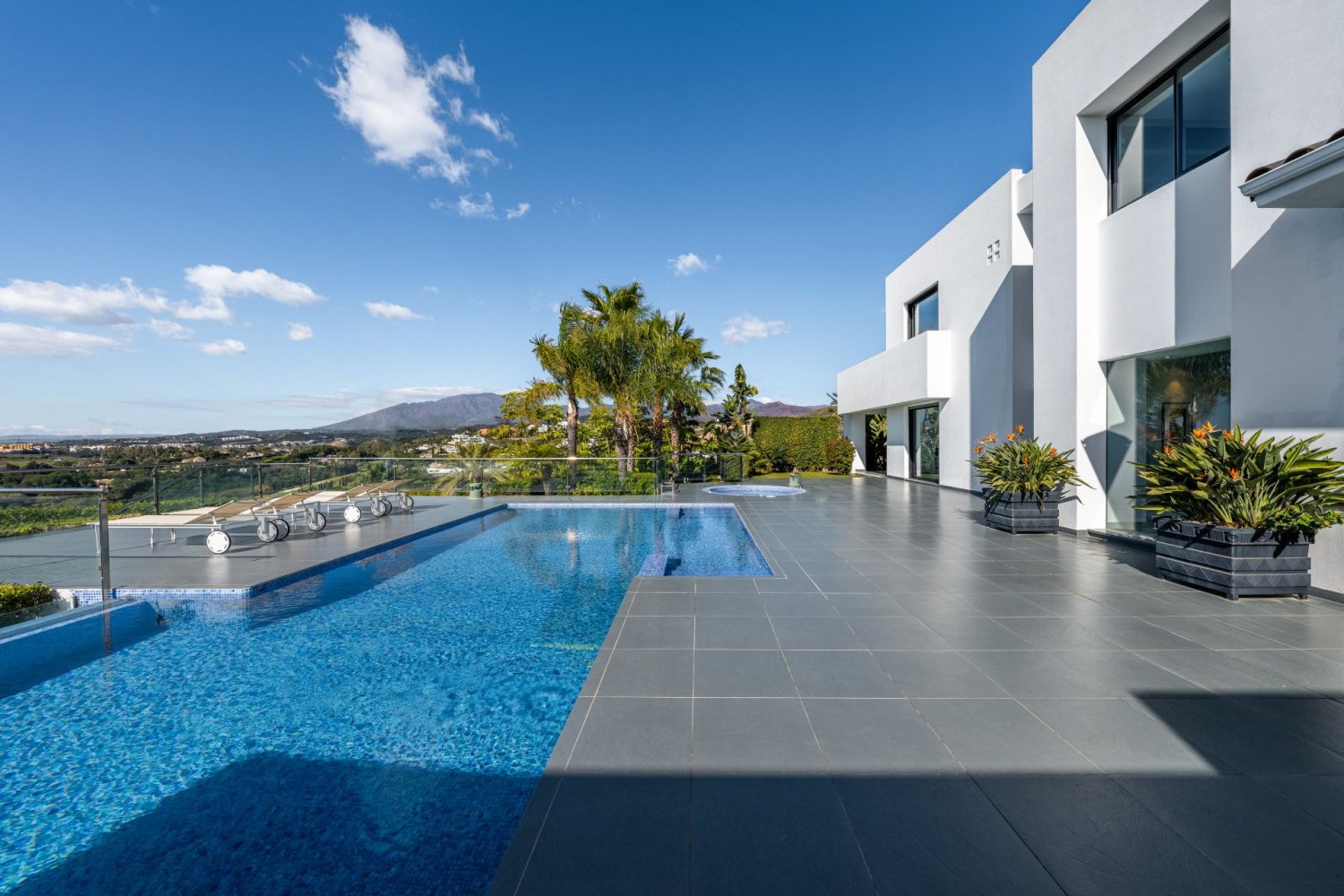 5 bedrooms Villa in Benahavis, Spain No. 117250