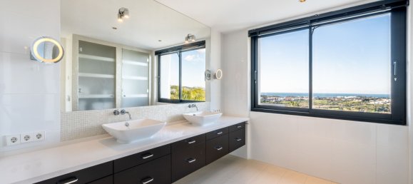 5 bedrooms Villa in Benahavis, Spain No. 117250 9