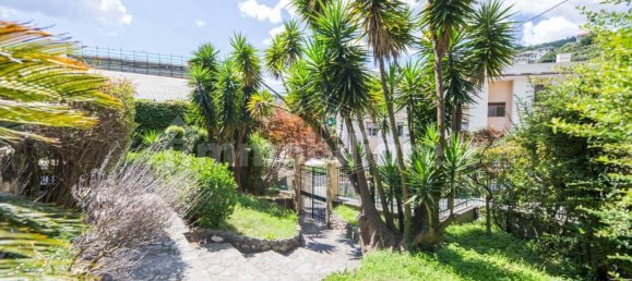 4 bedrooms Villa in Genoa, Italy No. 317958 2