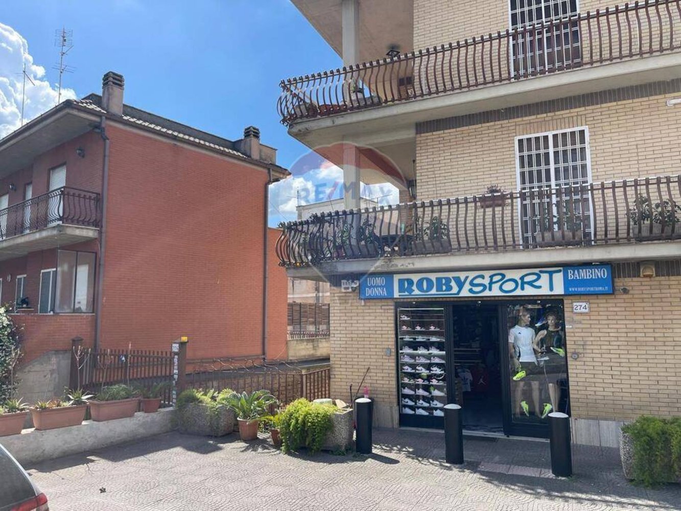 Garaje de 3 habitaciónes en Rome, Italy No. 57525