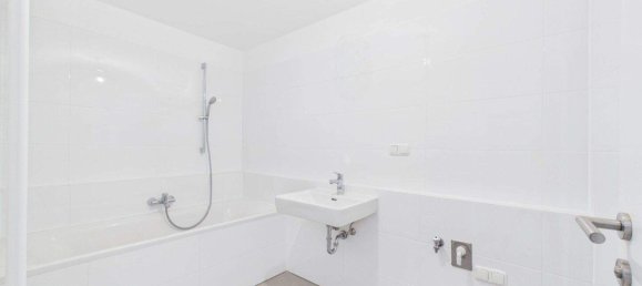 2 rooms Apartment in Hernals, Austria No. 259328 9