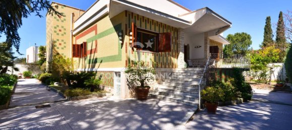 6 Schlafzimmer Villa in Bari, Italy, Nr. 113778 2