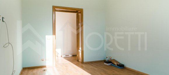 10 rooms Apartment in Livorno, Italy No. 9433 3