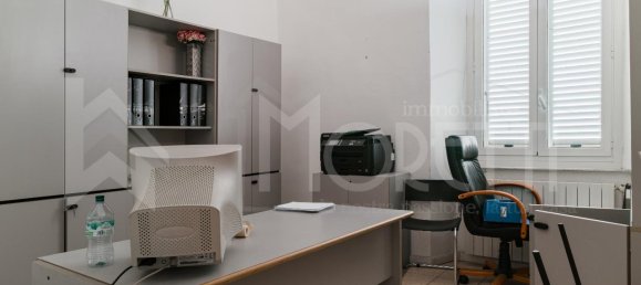 10 rooms Apartment in Livorno, Italy No. 9433 14