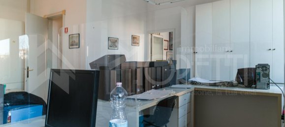 10 rooms Apartment in Livorno, Italy No. 9433 34