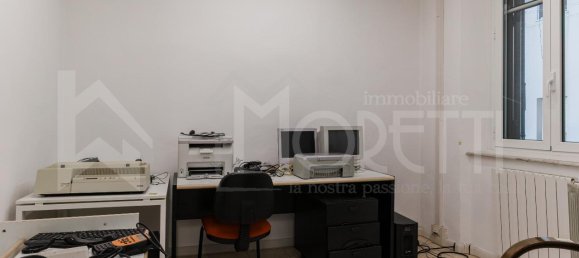 10 rooms Apartment in Livorno, Italy No. 9433 27