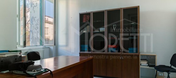 10 rooms Apartment in Livorno, Italy No. 9433 35