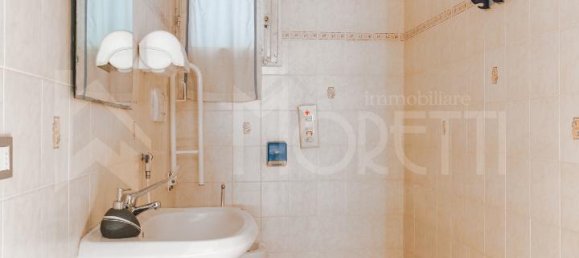 10 rooms Apartment in Livorno, Italy No. 9433 8