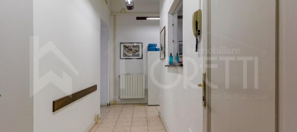 10 rooms Apartment in Livorno, Italy No. 9433 15