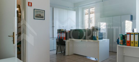 10 rooms Apartment in Livorno, Italy No. 9433 29