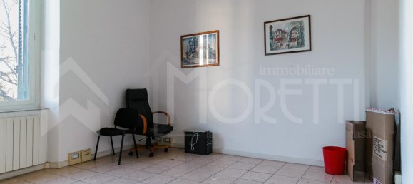 10 rooms Apartment in Livorno, Italy No. 9433 22