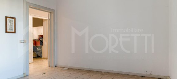 10 rooms Apartment in Livorno, Italy No. 9433 25