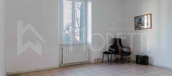 10 rooms Apartment in Livorno, Italy No. 9433 21