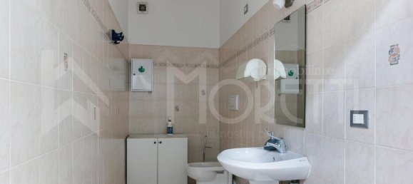 10 rooms Apartment in Livorno, Italy No. 9433 16