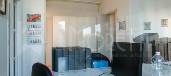 10 rooms Apartment in Livorno, Italy No. 9433 33