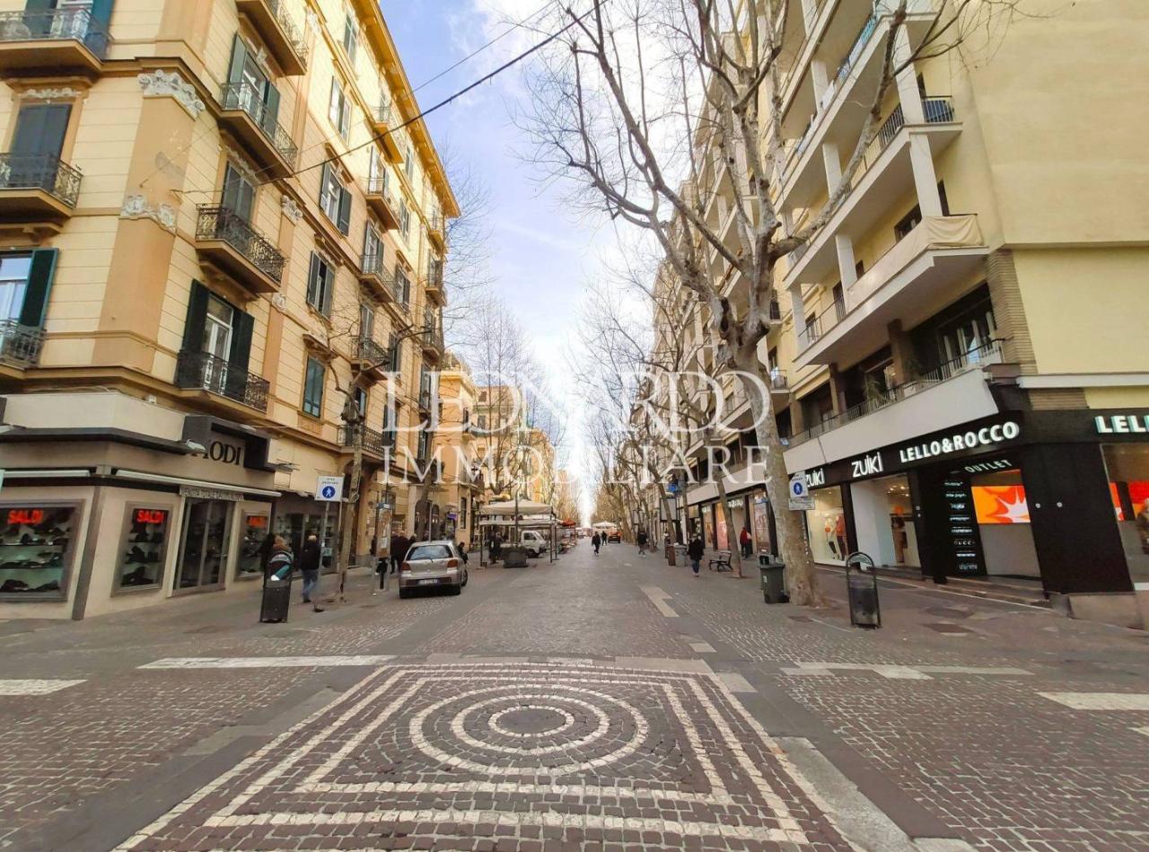 3 rooms Apartment in Naples, Italy No. 42024